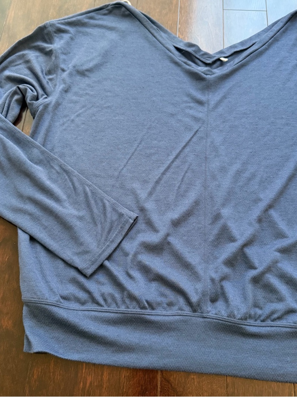 prAna Women's V-Neck Shirt Size L Navy Breathable Long Sleeve Active Outdoor - Picture 2 of 6